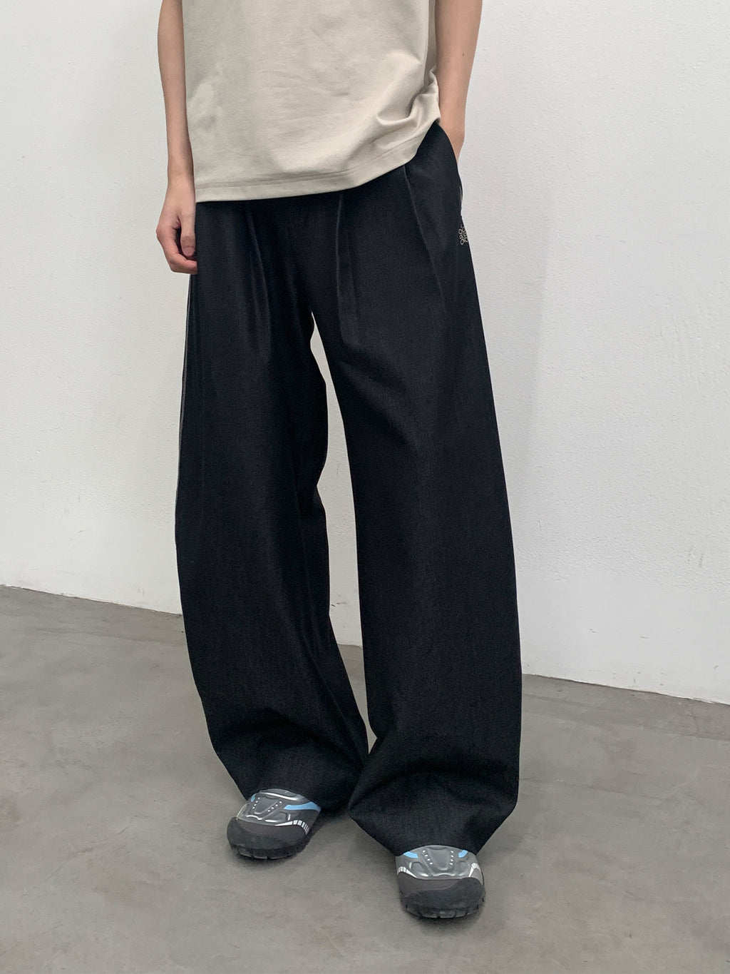 Roaringwild Drapey Wide-Leg Pants with Scimitar Design